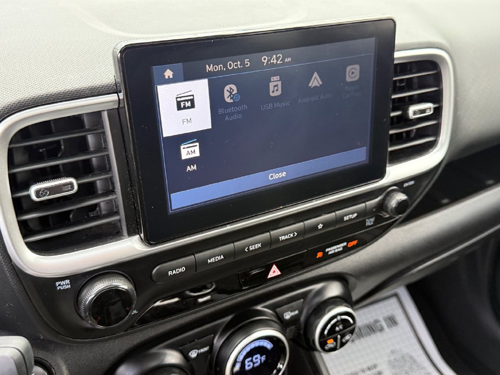 Used 2024 Hyundai Venue SEL FWD image 29