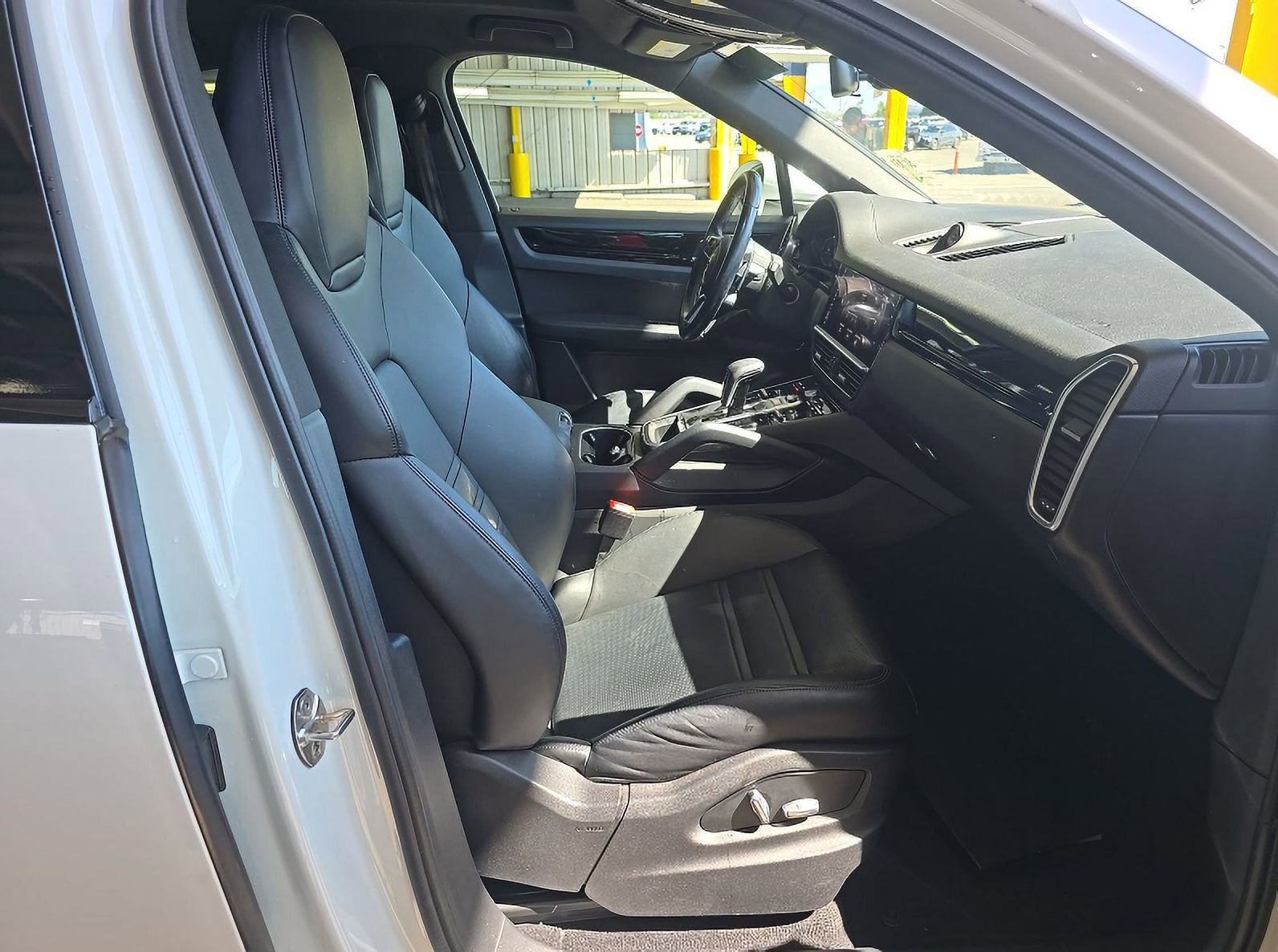 Used 2021 Porsche Cayenne Coupe AWD/4WD image 10