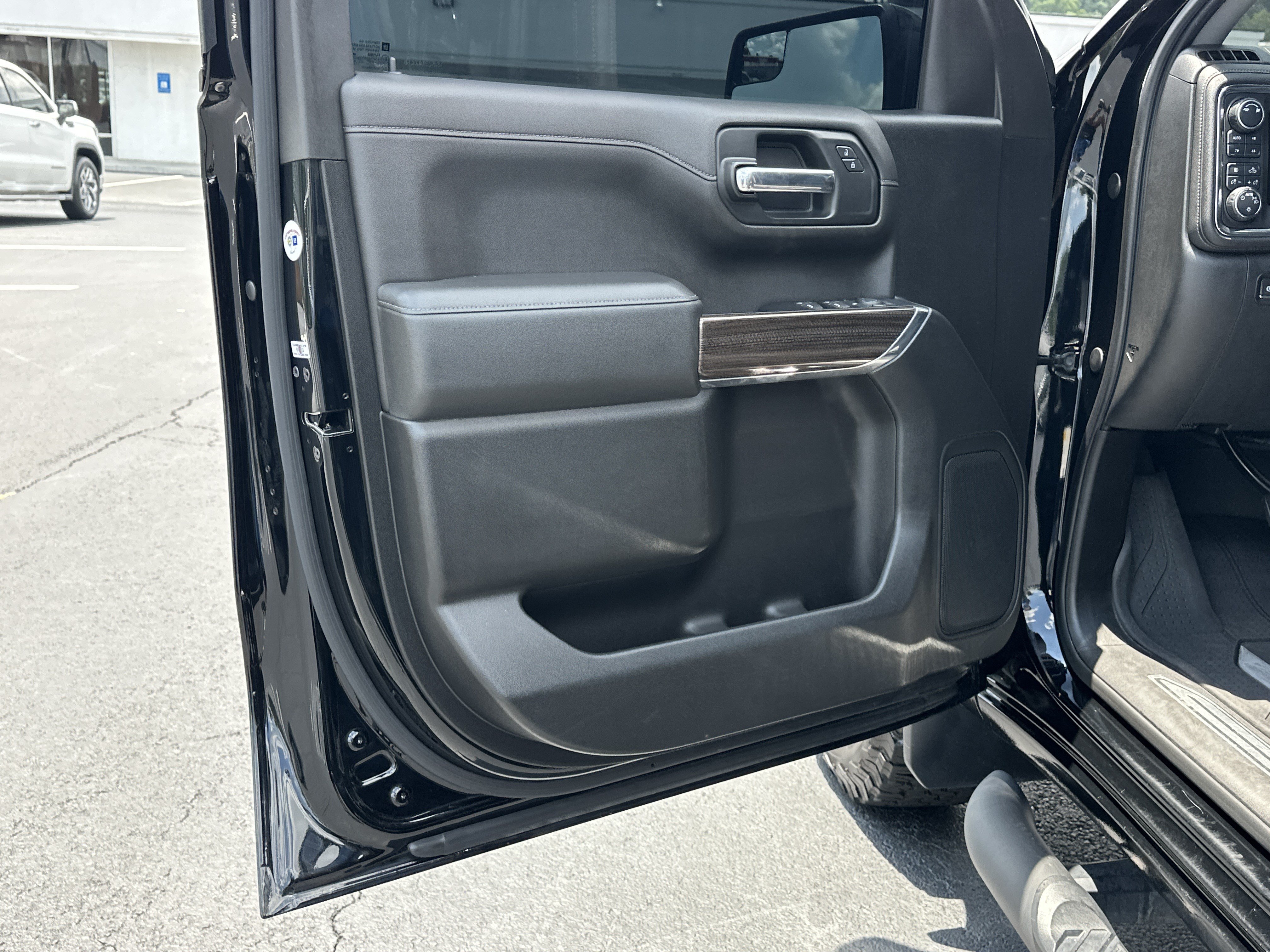 Used 2019 Chevrolet Silverado 1500 LT Trail Boss w/ Convenience Package AWD/4WD image 10