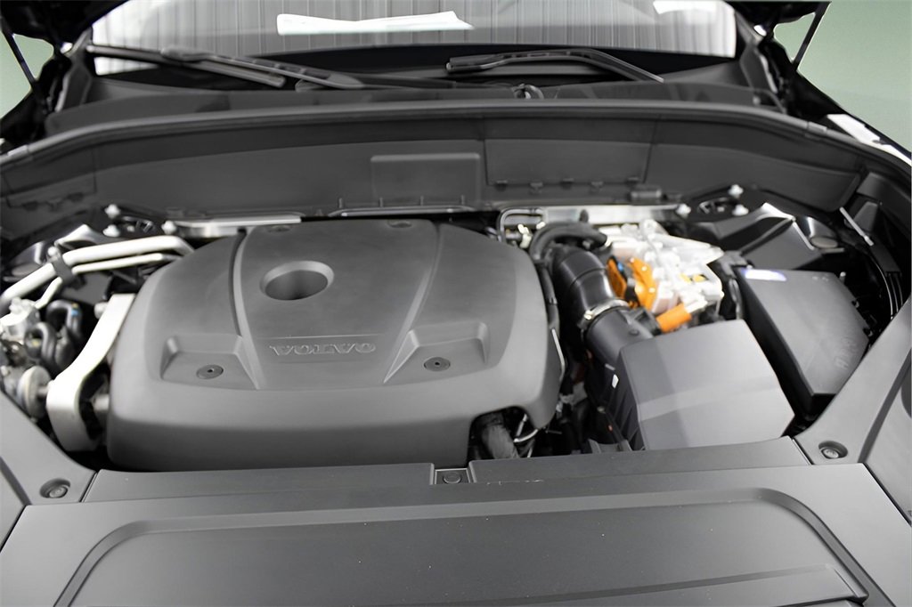 Certified 2025 Volvo XC90 T8 Plus w/ Protection Package Premier image 13