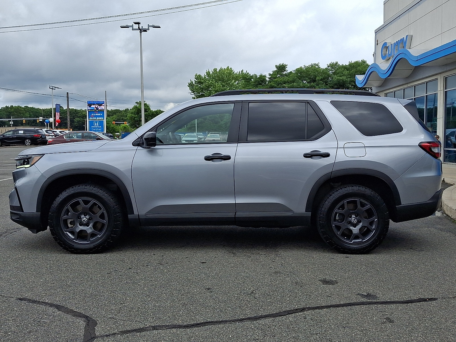 Used 2025 Honda Pilot TrailSport image 7