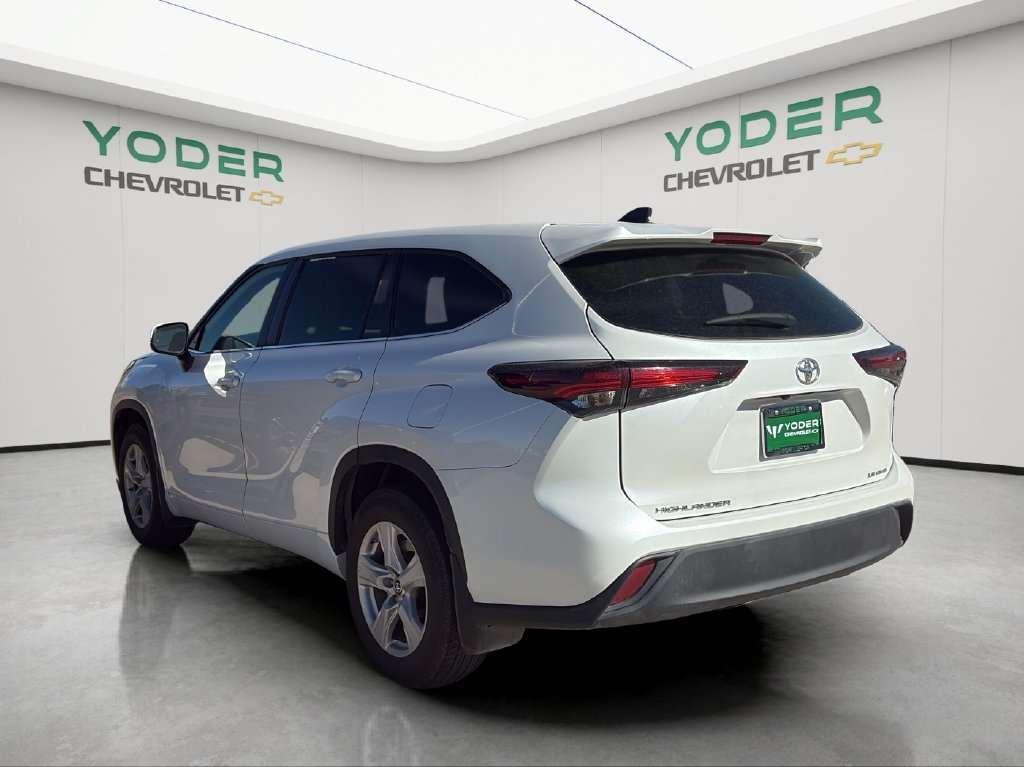 Used 2024 Toyota Highlander LE AWD/4WD image 10