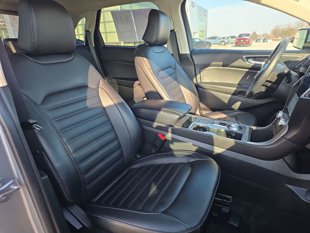 Used 2024 Ford Edge SEL w/ Convenience Package image 16