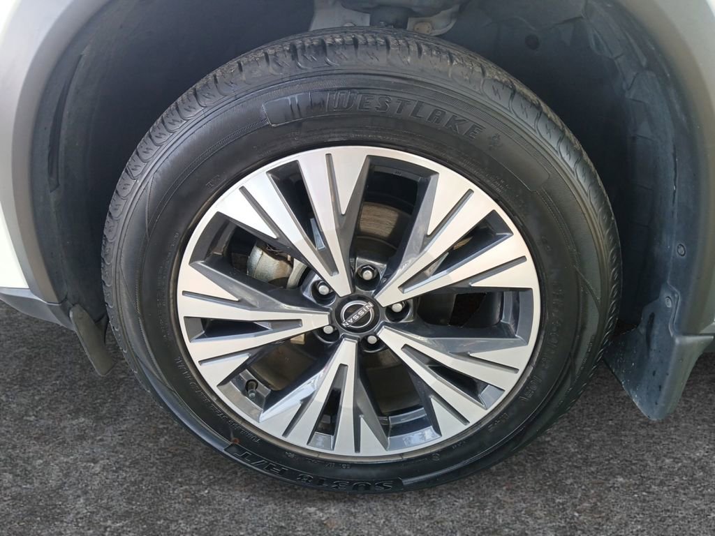 Used 2023 Nissan Rogue SV image 9