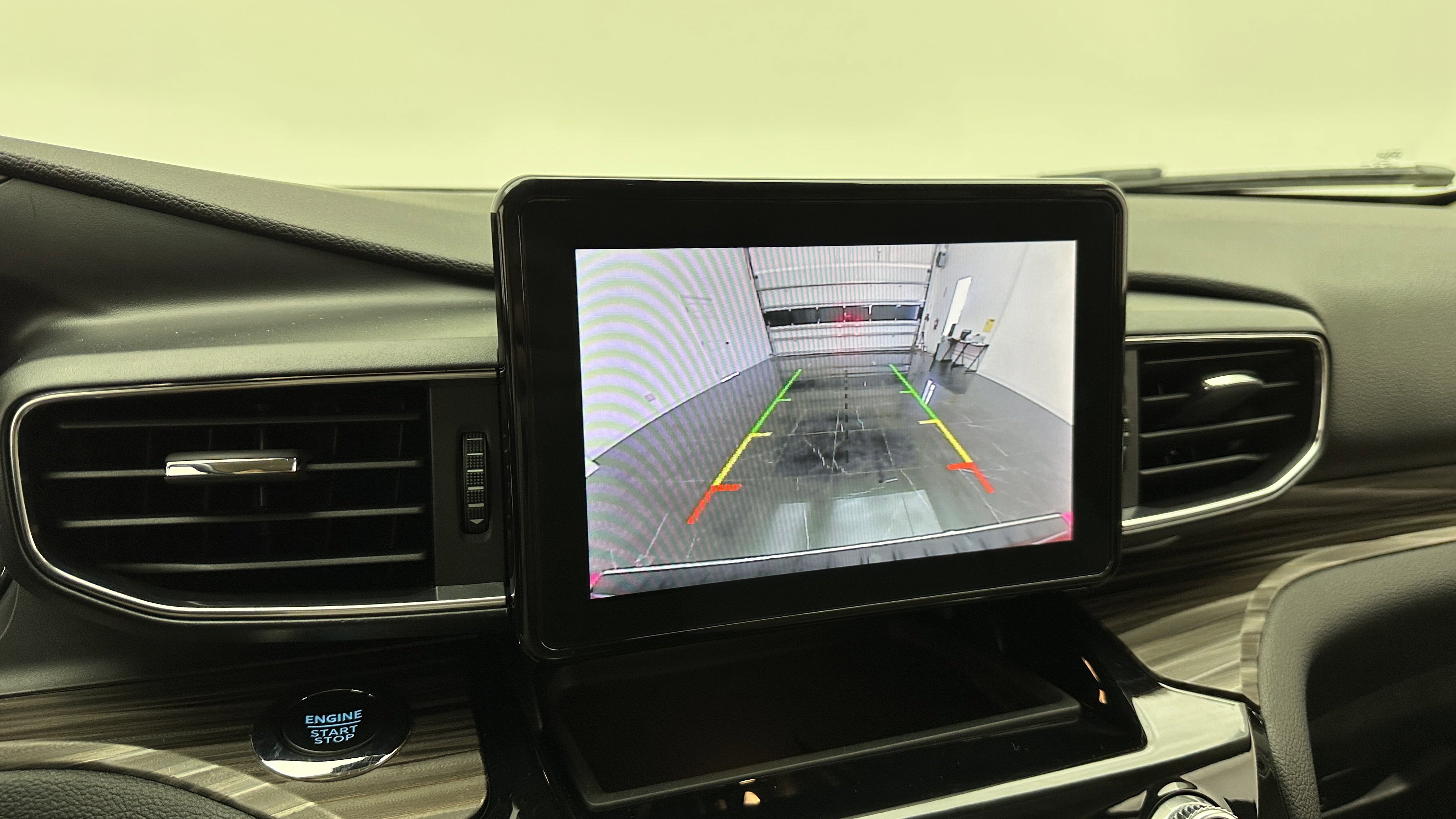 Used 2023 Ford Explorer Limited image 11