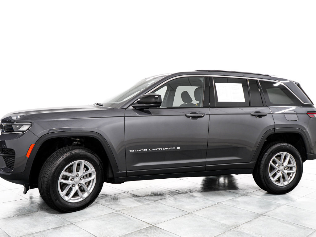 Used 2025 Jeep Grand Cherokee Laredo X AWD/4WD image 4