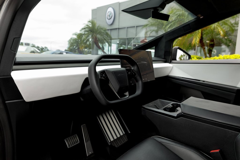 Used 2024 Tesla Cybertruck AWD Crew Cab image 19