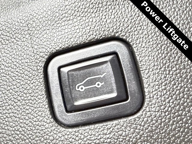 Used 2022 Buick Enclave Essence w/ Experience Buick Package image 17