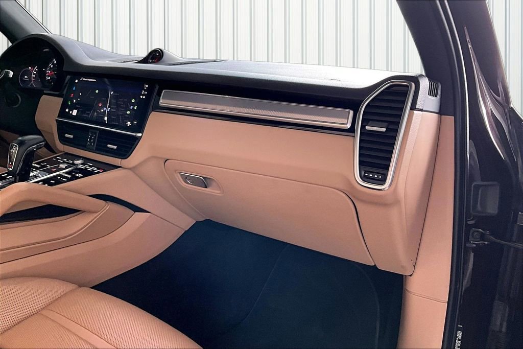 Used 2023 Porsche Cayenne S Platinum image 13