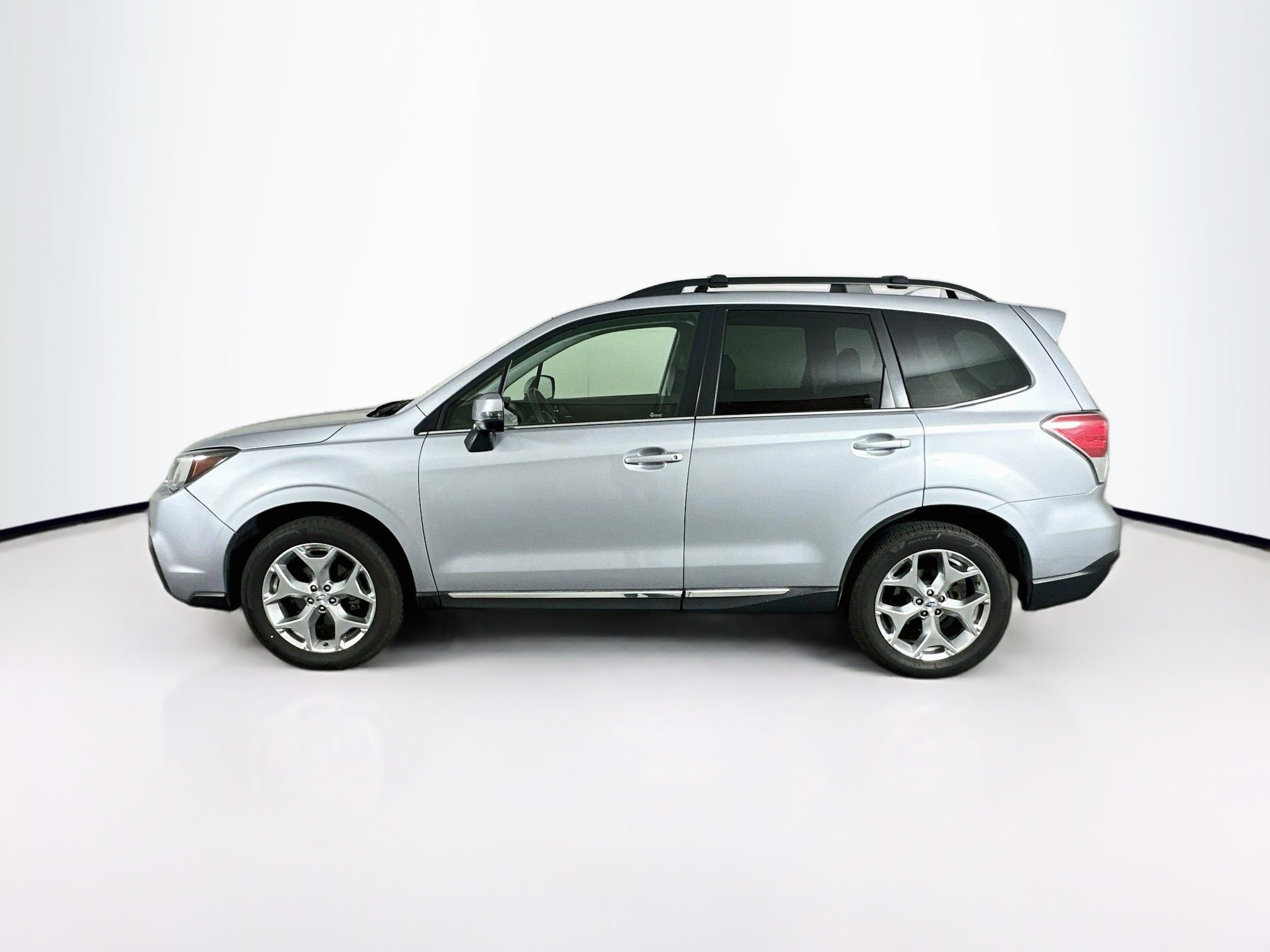 Used 2018 Subaru Forester 2.5i Touring w/ Popular Package #2 AWD/4WD image 4