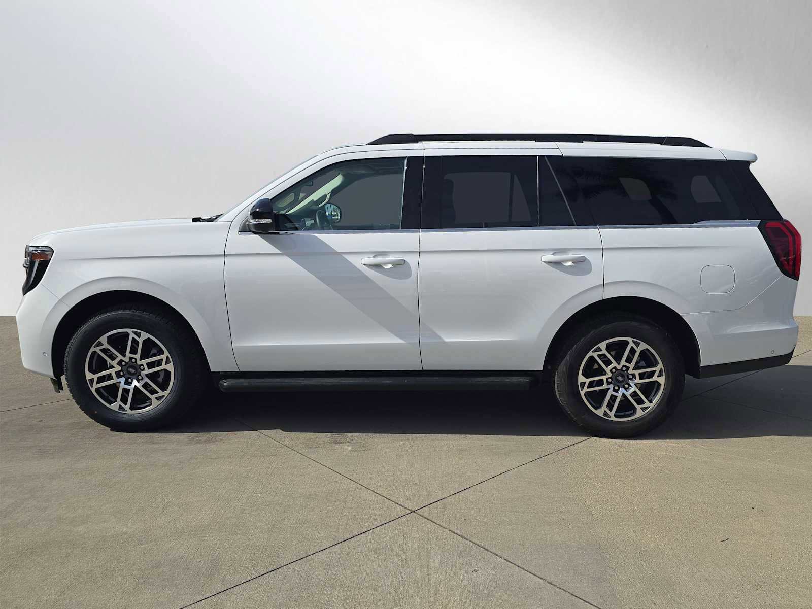 Used 2025 Ford Expedition Active AWD/4WD image 6