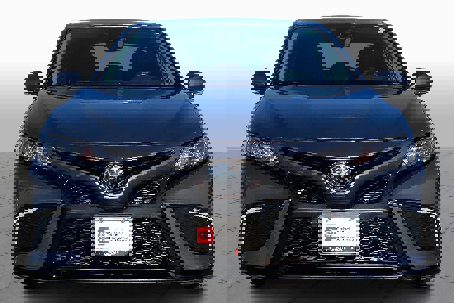 Used 2024 Toyota Camry SE image 3