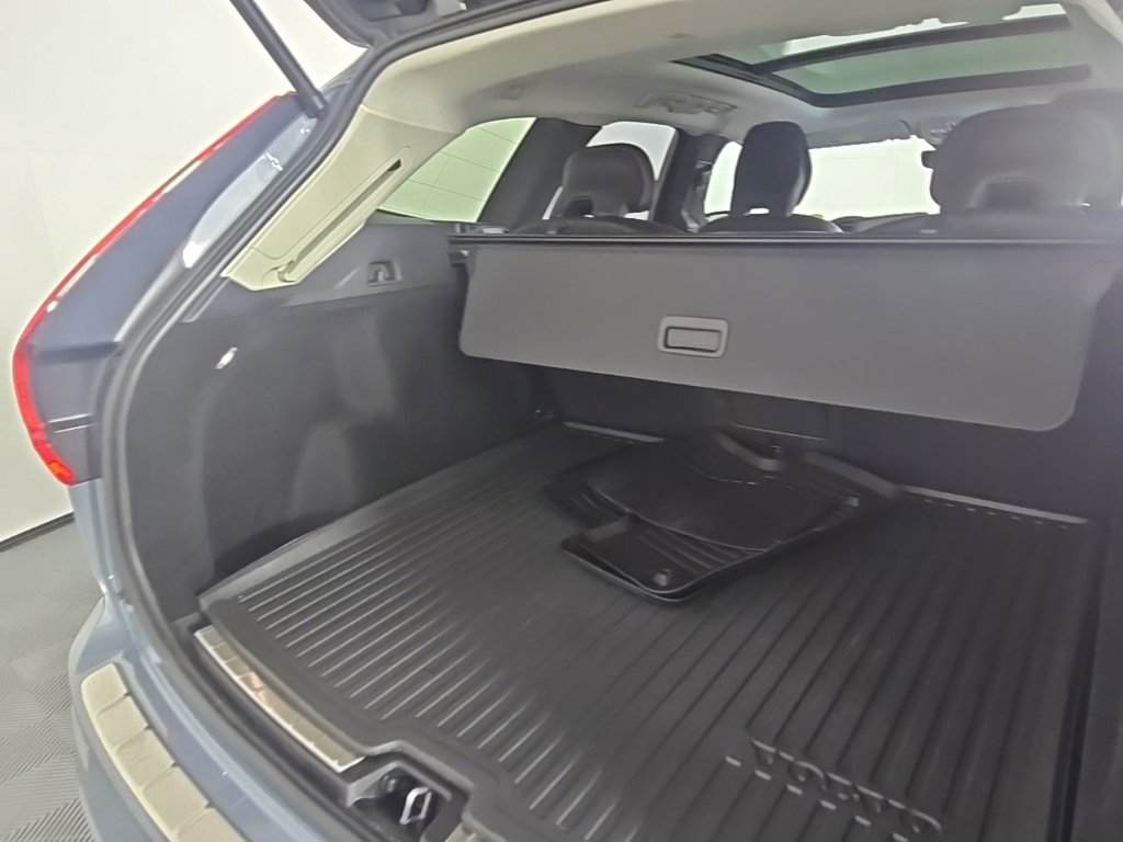 Certified 2023 Volvo XC60 B5 Plus w/ Climate Package image 13