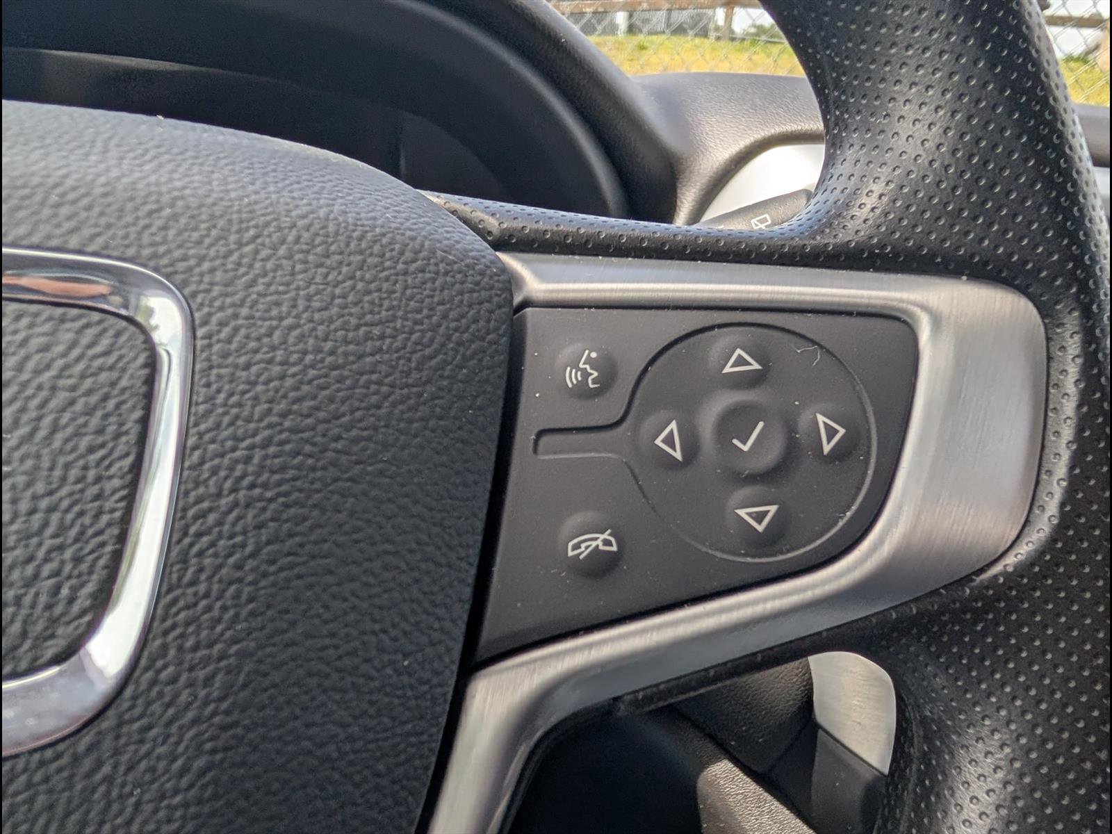 Used 2022 GMC Acadia SLE w/ Driver Convenience Package image 17