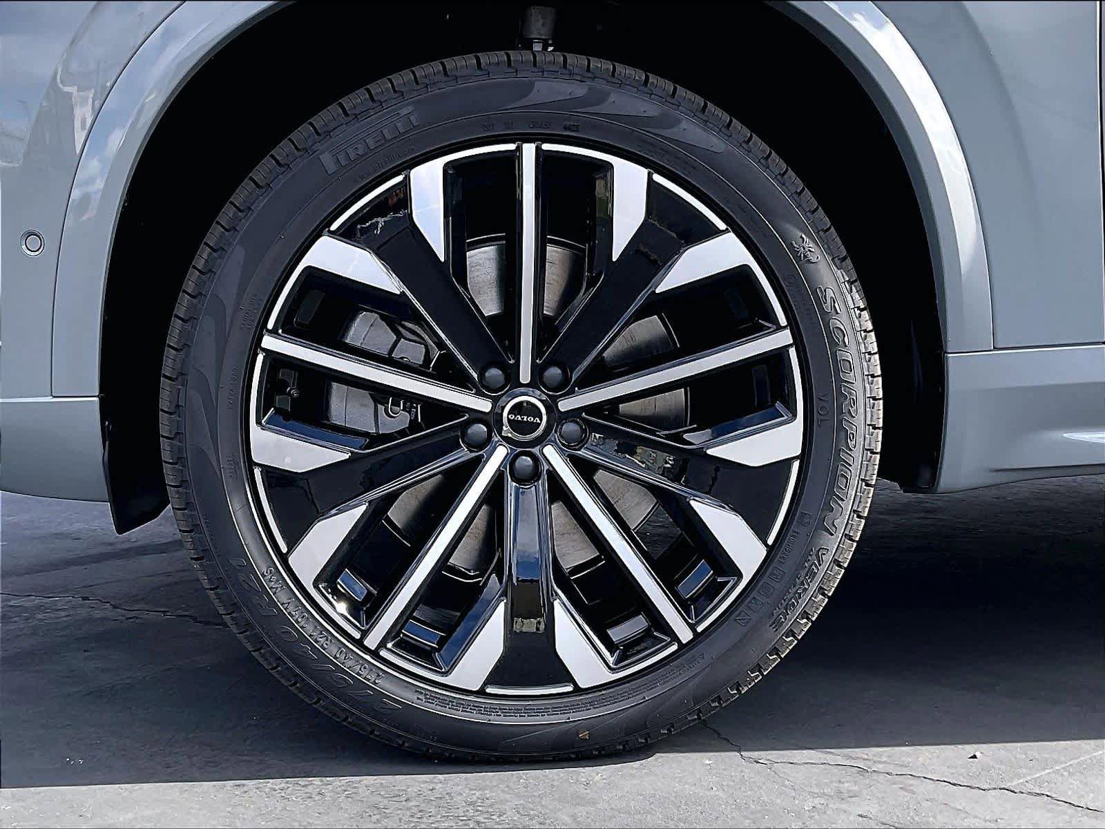 New 2026 Volvo XC90 T8 Ultra w/ Protection Package Premier AWD/4WD image 14