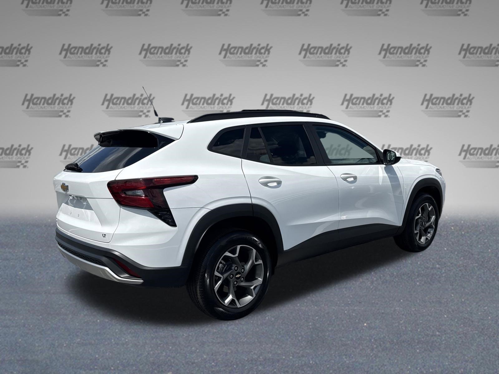 Used 2025 Chevrolet Trax LT FWD image 10