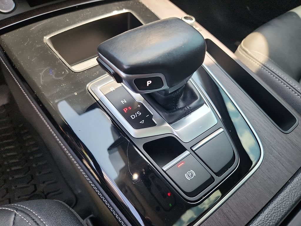 Used 2021 Audi Q5 2.0T Premium Plus w/ Premium Plus Package AWD/4WD image 16