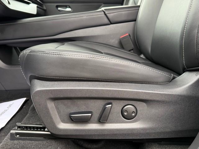 Used 2025 Nissan Murano SV image 14