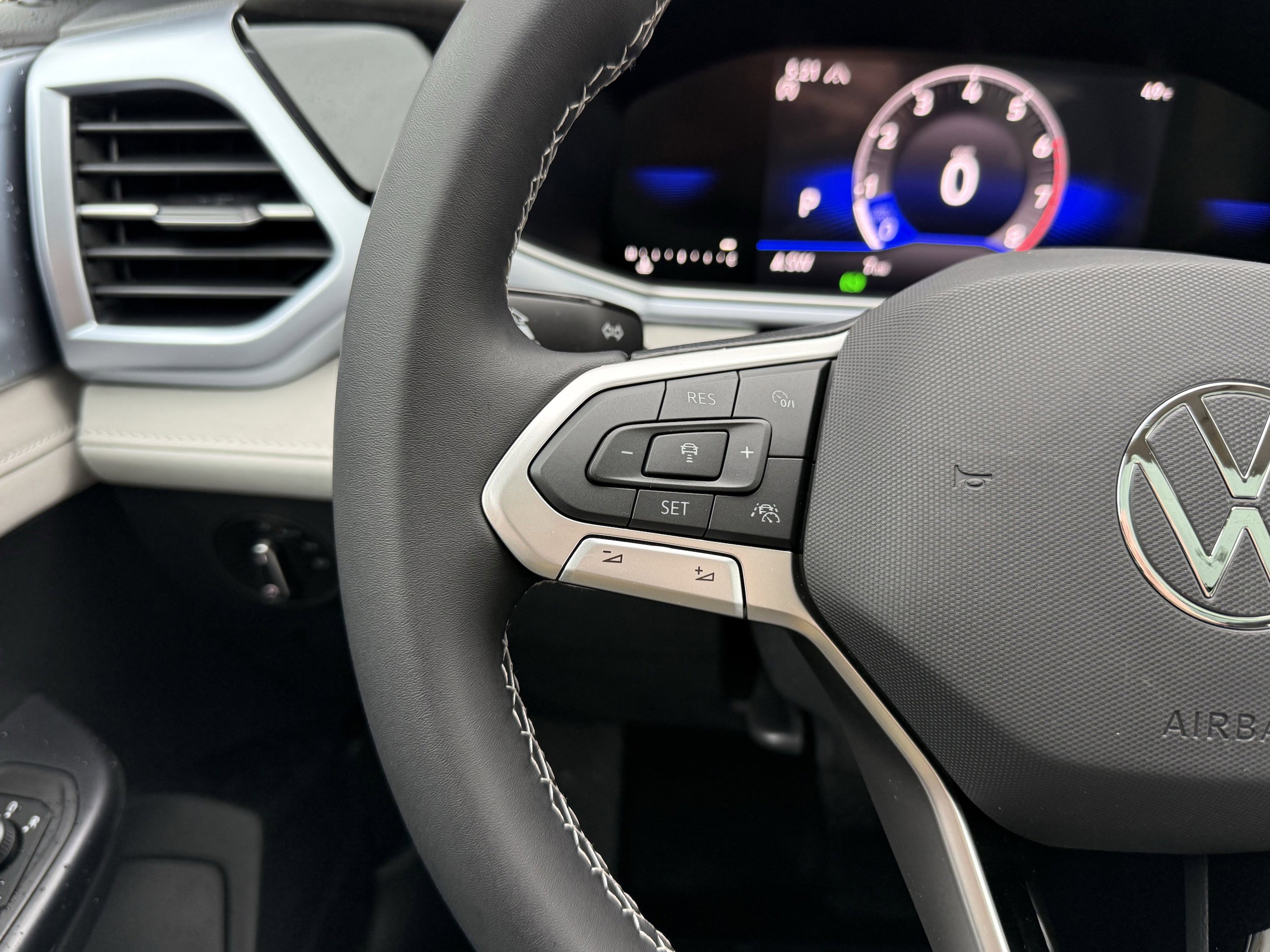 New 2026 Volkswagen Taos SE AWD/4WD image 14