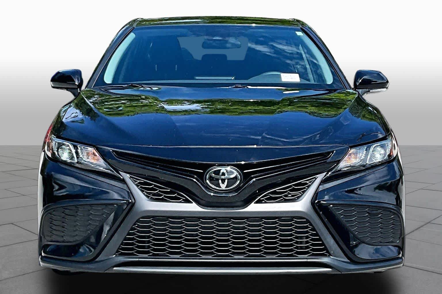 Used 2024 Toyota Camry SE FWD image 4