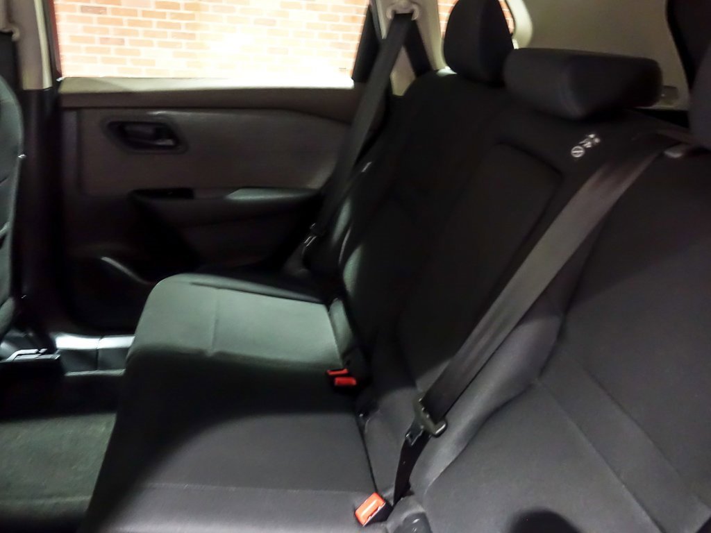 Used 2023 Nissan Rogue S image 15