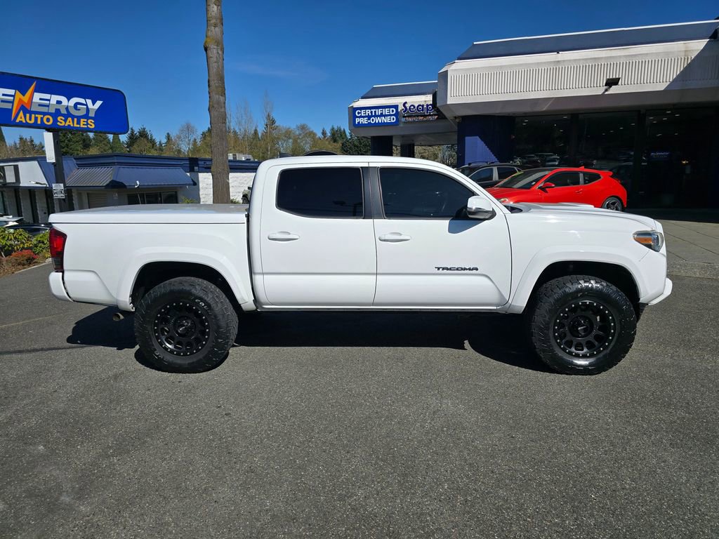 Used 2017 Toyota Tacoma TRD Sport w/ Tow Package (A/T) AWD/4WD image 11
