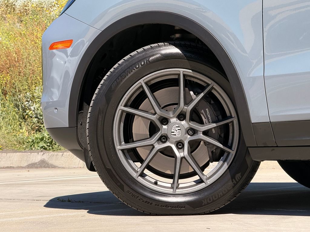 Used 2024 Porsche Cayenne image 9
