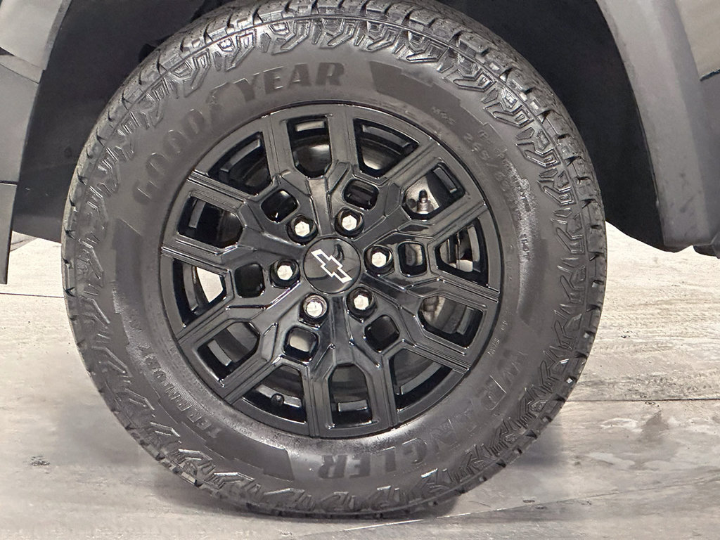 Used 2024 Chevrolet Colorado Trail Boss w/ Advanced Trailering Package AWD/4WD image 17