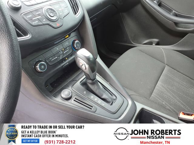Used 2016 Ford Focus SE w/ SE Power Seat Package image 28