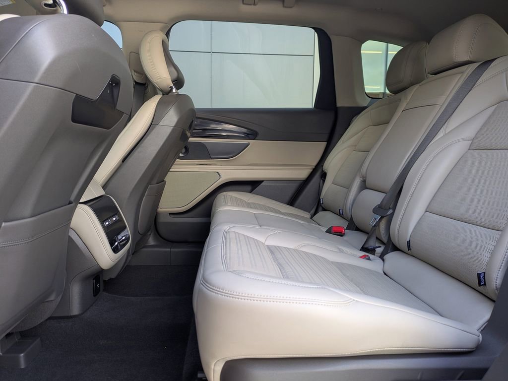 Used 2024 Lincoln Nautilus Reserve w/ Equipment Group 202A image 16