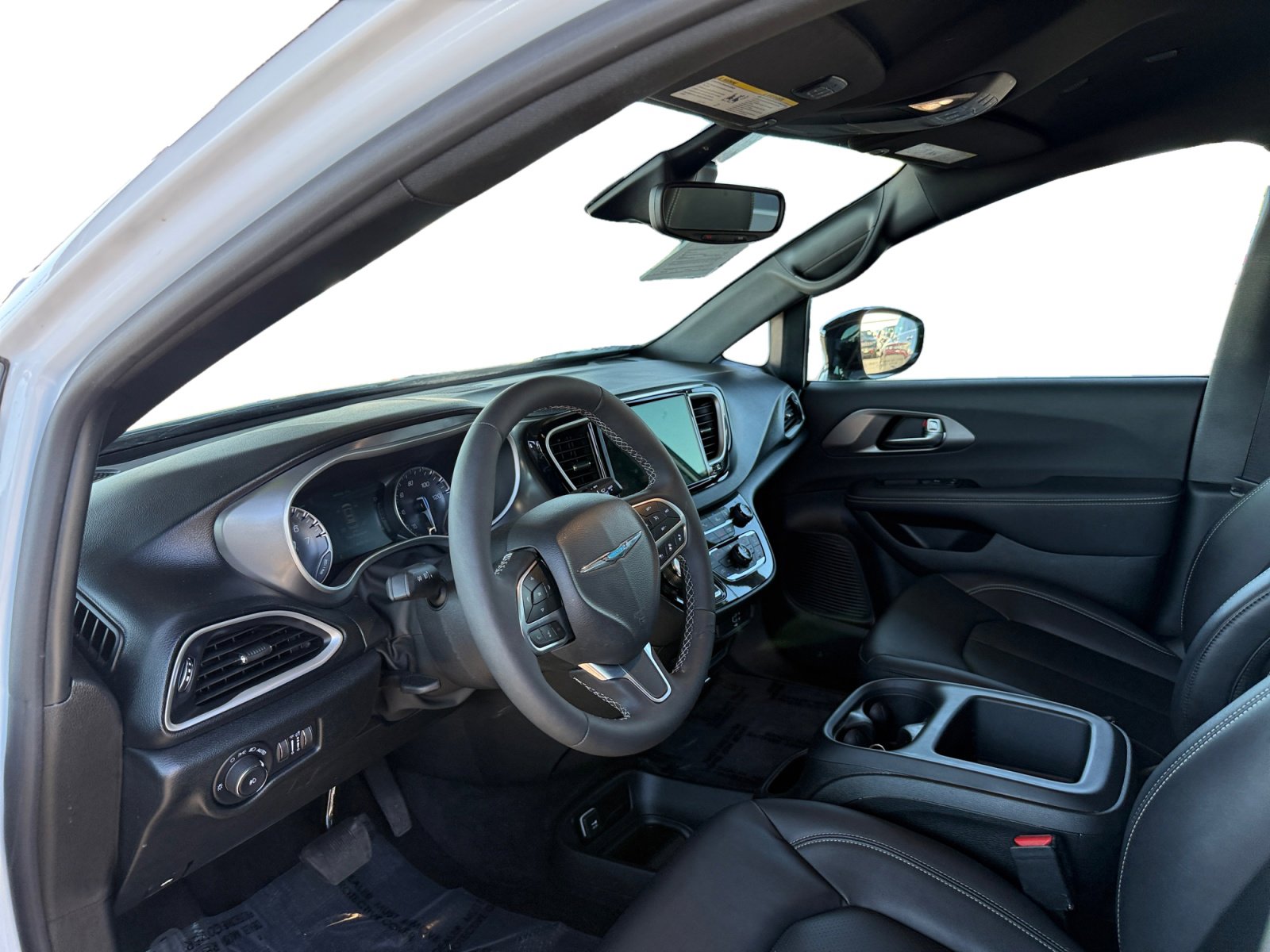 Used 2026 Chrysler Pacifica Select image 9