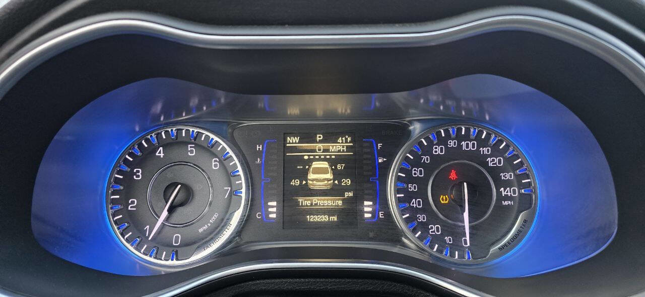 Used 2017 Chrysler 200 Limited Platinum w/ Comfort & Convenience Group image 20