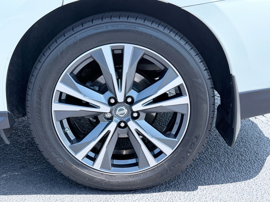 Used 2018 Nissan Pathfinder Platinum FWD image 38