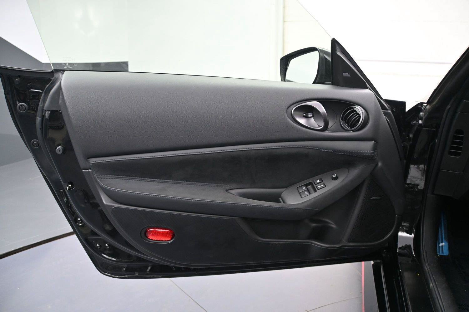Certified 2024 Nissan Z NISMO w/ Floor Mat Package RWD image 9