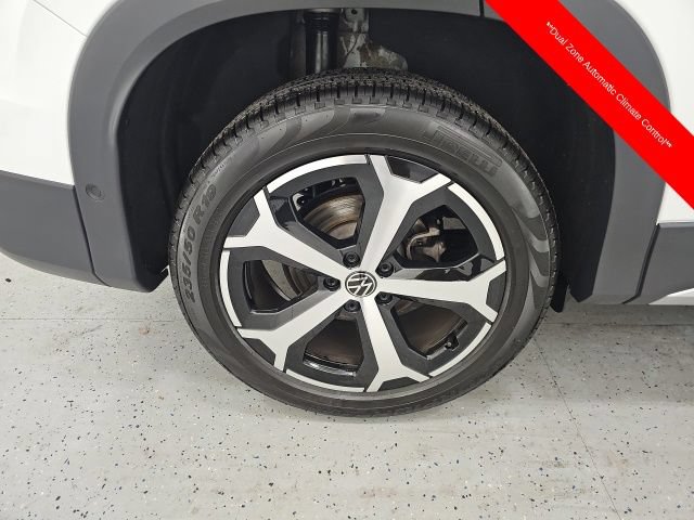 Used 2025 Volkswagen Tiguan SE w/ Panoramic Sunroof Package AWD/4WD image 7