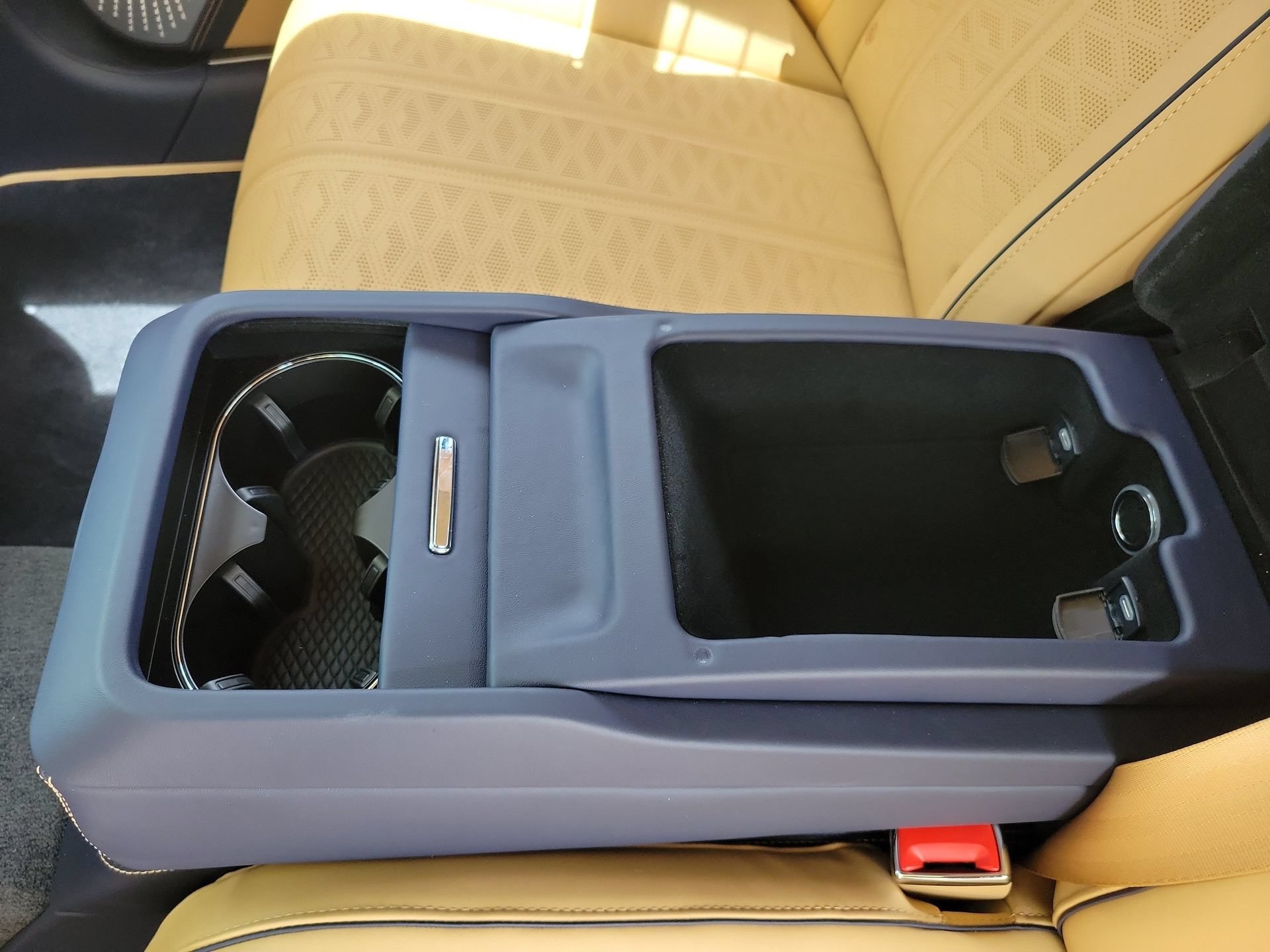 Used 2025 Bentley Flying Spur Plug-In Hybrid AWD/4WD image 41