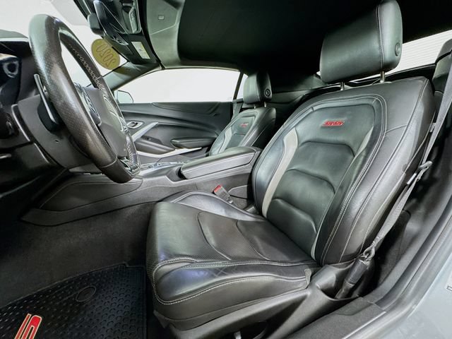 Used 2020 Chevrolet Camaro SS RWD image 11