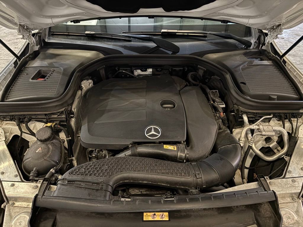 Used 2020 Mercedes-Benz GLC 300 4MATIC w/ Multimedia Package image 18