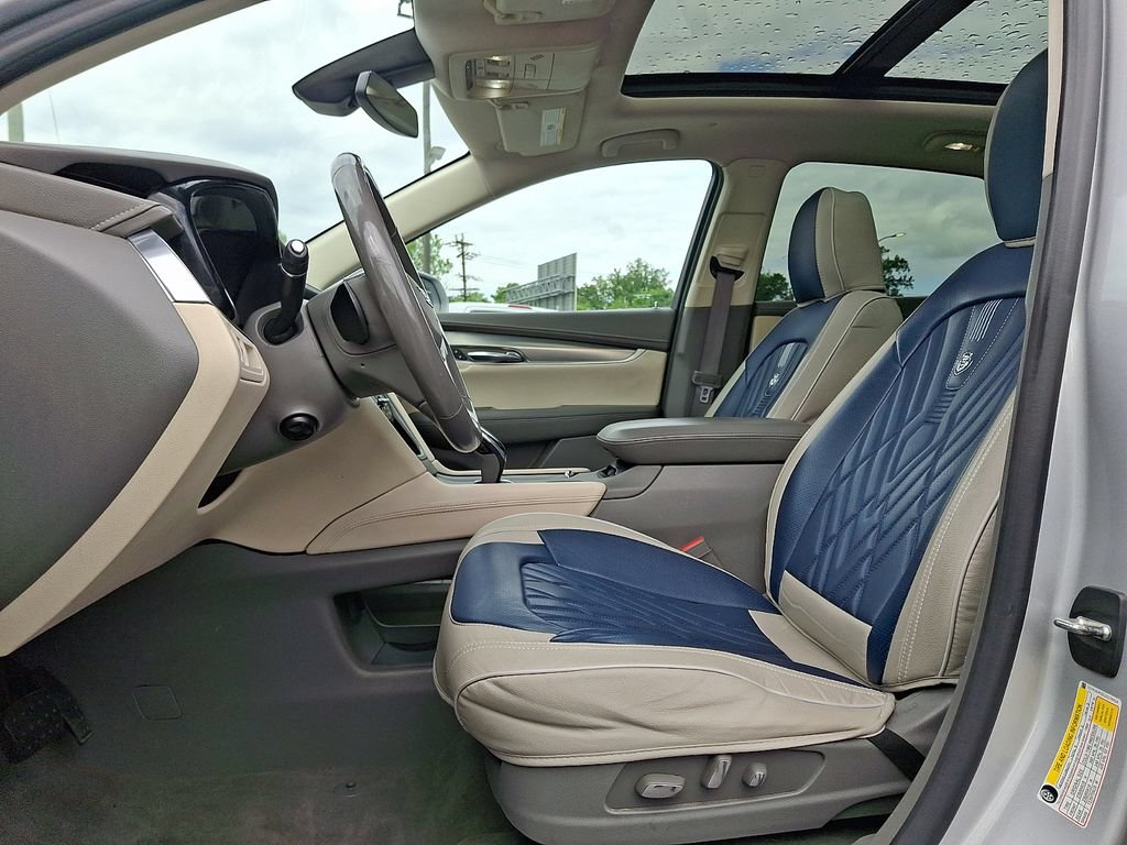 Used 2018 Cadillac XT5 Luxury w/ Driver Awareness Package AWD/4WD image 13
