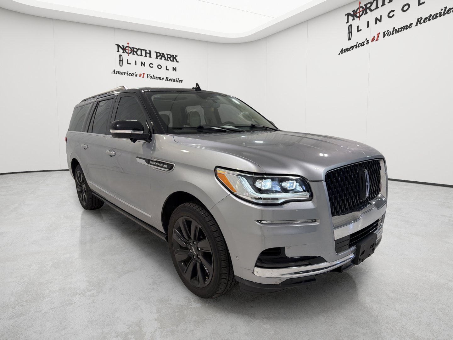 Used 2023 Lincoln Navigator L Black Label AWD/4WD image 7