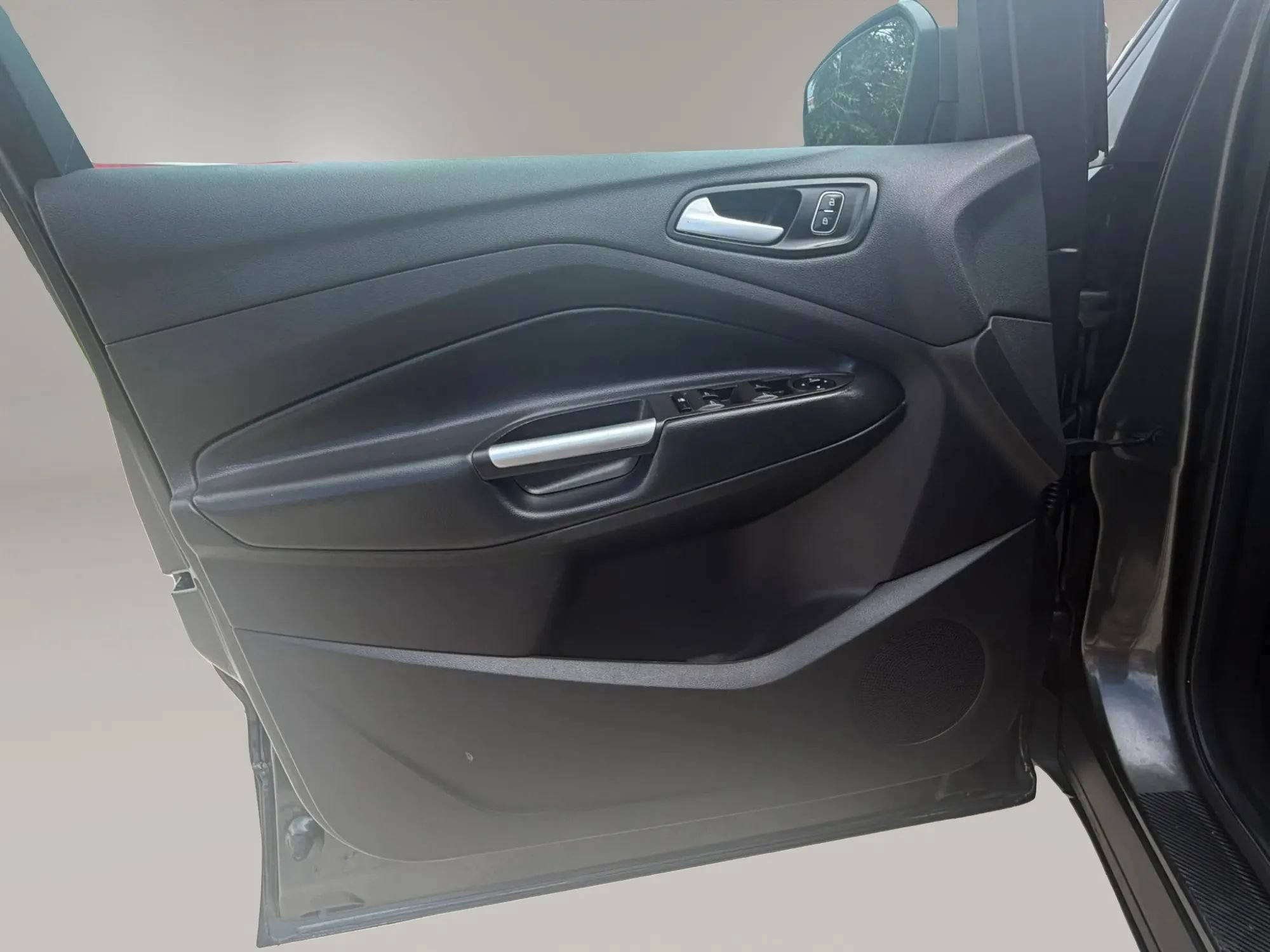 Used 2018 Ford Escape SE FWD image 12