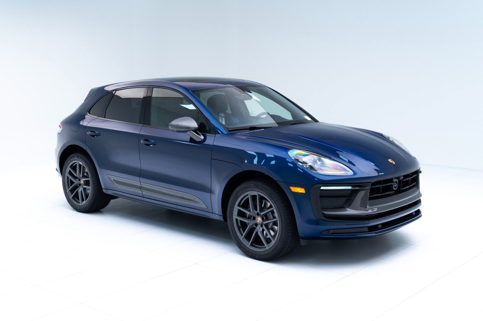New 2025 Porsche Macan Turbo image 7