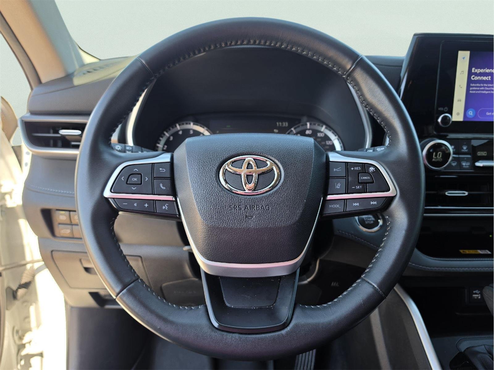 Used 2023 Toyota Highlander XLE FWD image 25