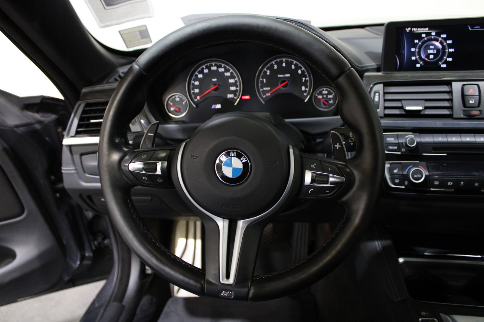 Used 2015 BMW M4 Convertible image 25