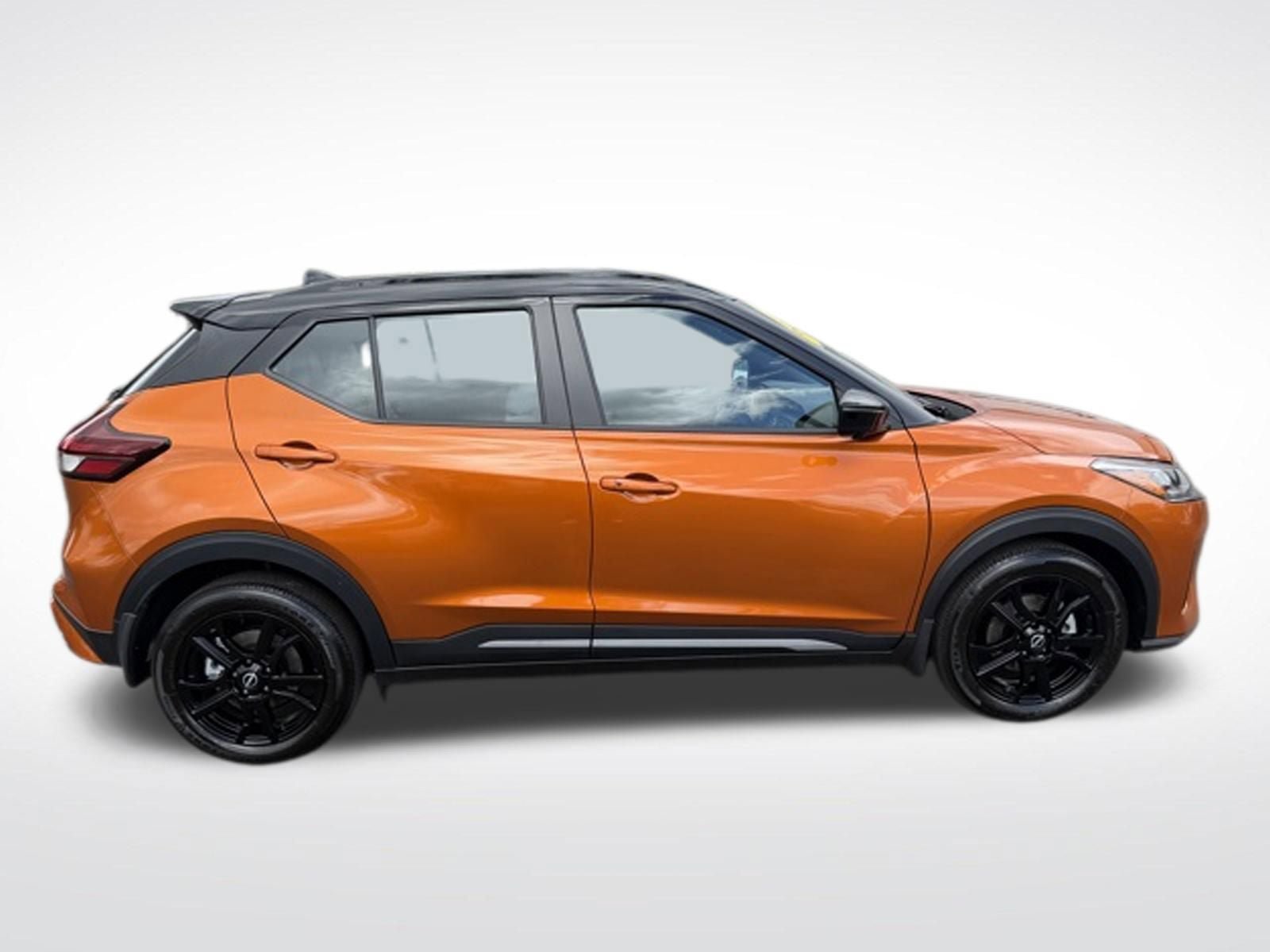 Used 2024 Nissan Kicks SR w/ SR Premium Package FWD image 2