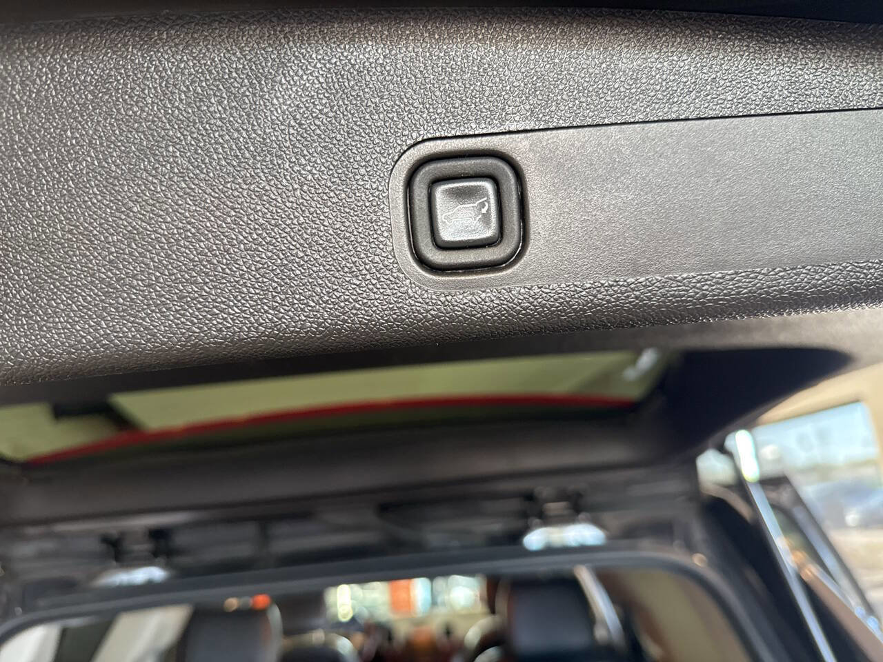 Used 2011 Cadillac Escalade Luxury image 32