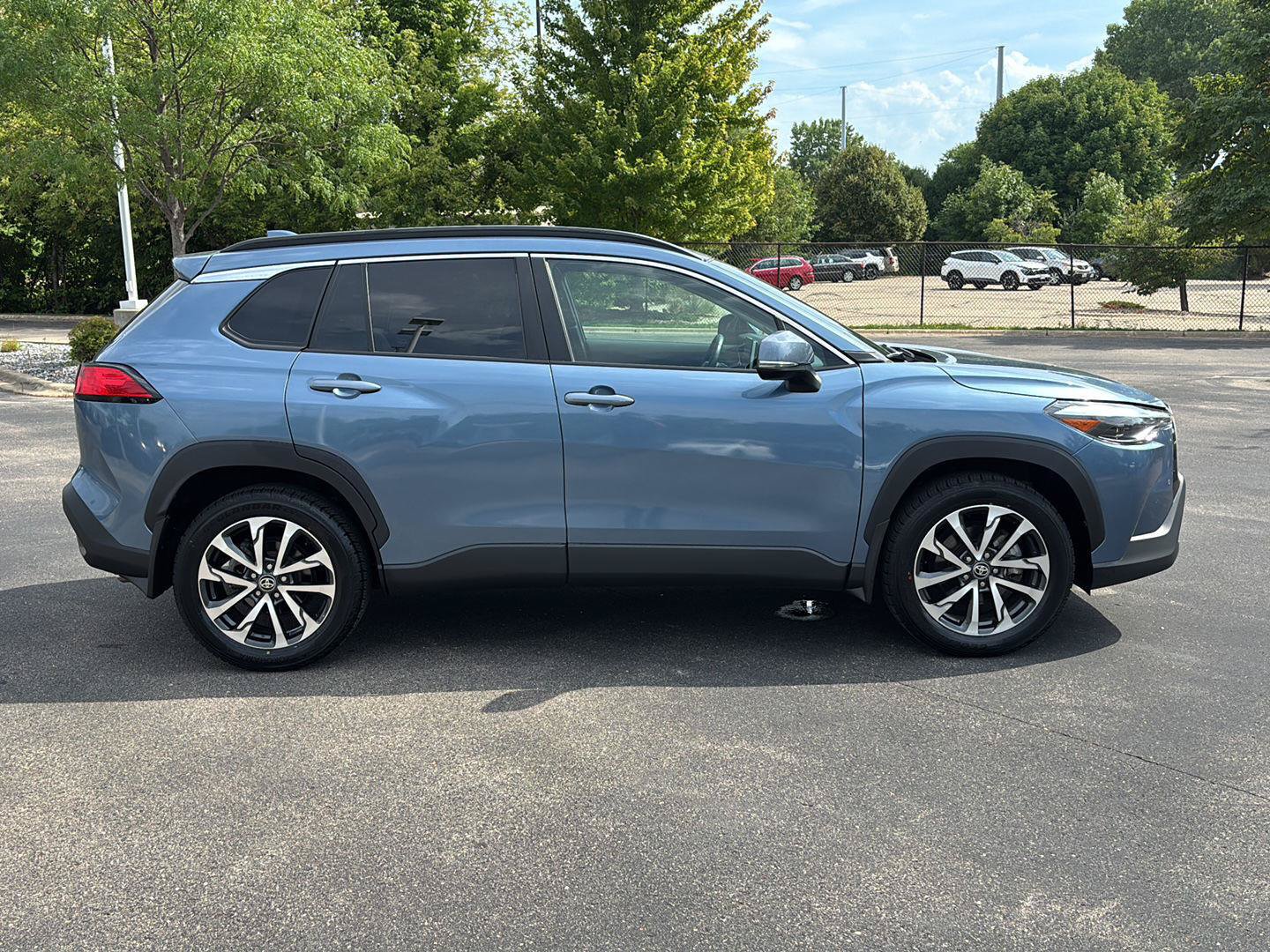 Used 2022 Toyota Corolla Cross XLE w/ Convenience Package AWD/4WD image 10