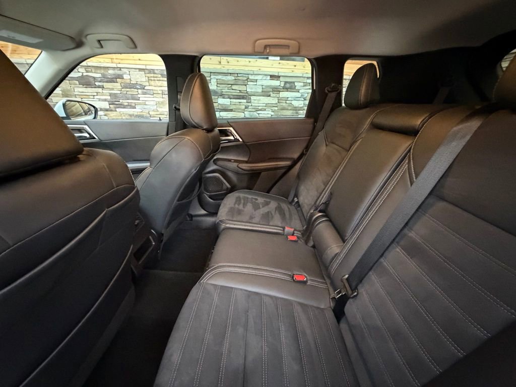 Used 2023 Mitsubishi Outlander SE image 28