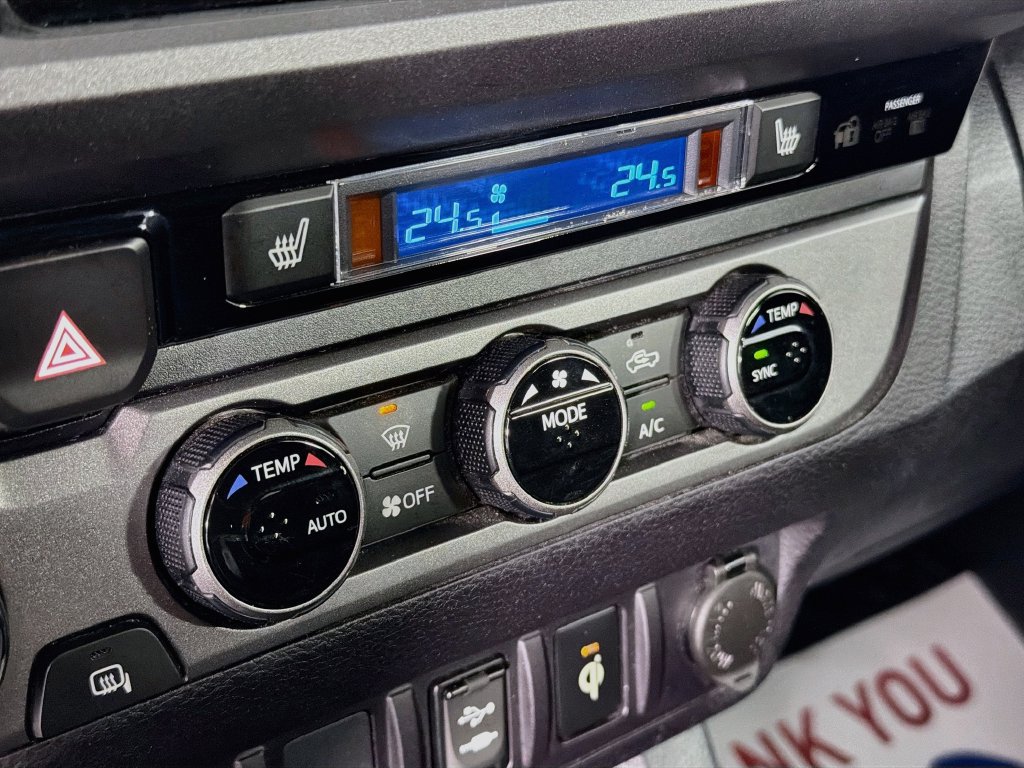 Used 2017 Toyota Tacoma TRD Sport AWD/4WD image 15