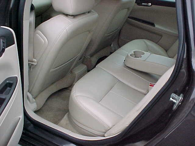 Used 2009 Chevrolet Impala LT w/ Luxury Edition Package FWD image 17